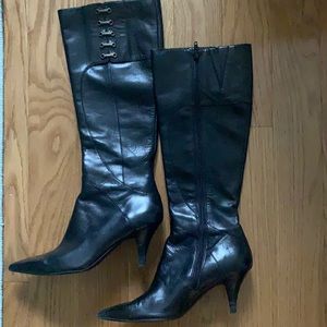 Size 6.5 NINE WEST leather heeled boots 🖤